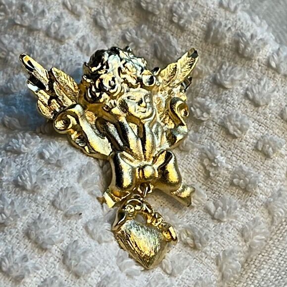 Vintage Cherub with dangle heart brooch USA stamped - Picture 3 of 8